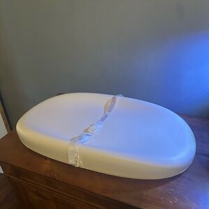 Hatch Grow Smart Changing Pad & Scale